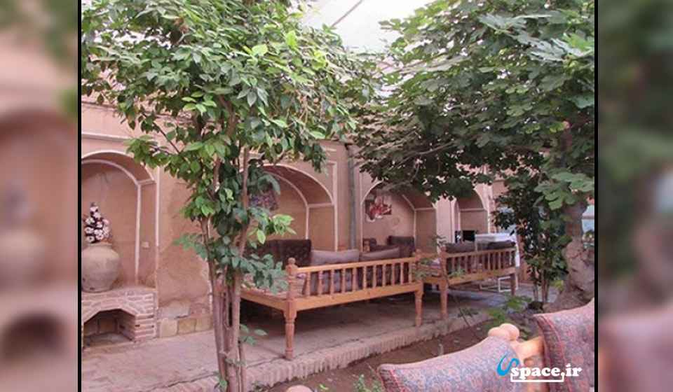 اقامتگاه بوم گردی خانه تاریخی شاه شجاع یزد_ حیاط